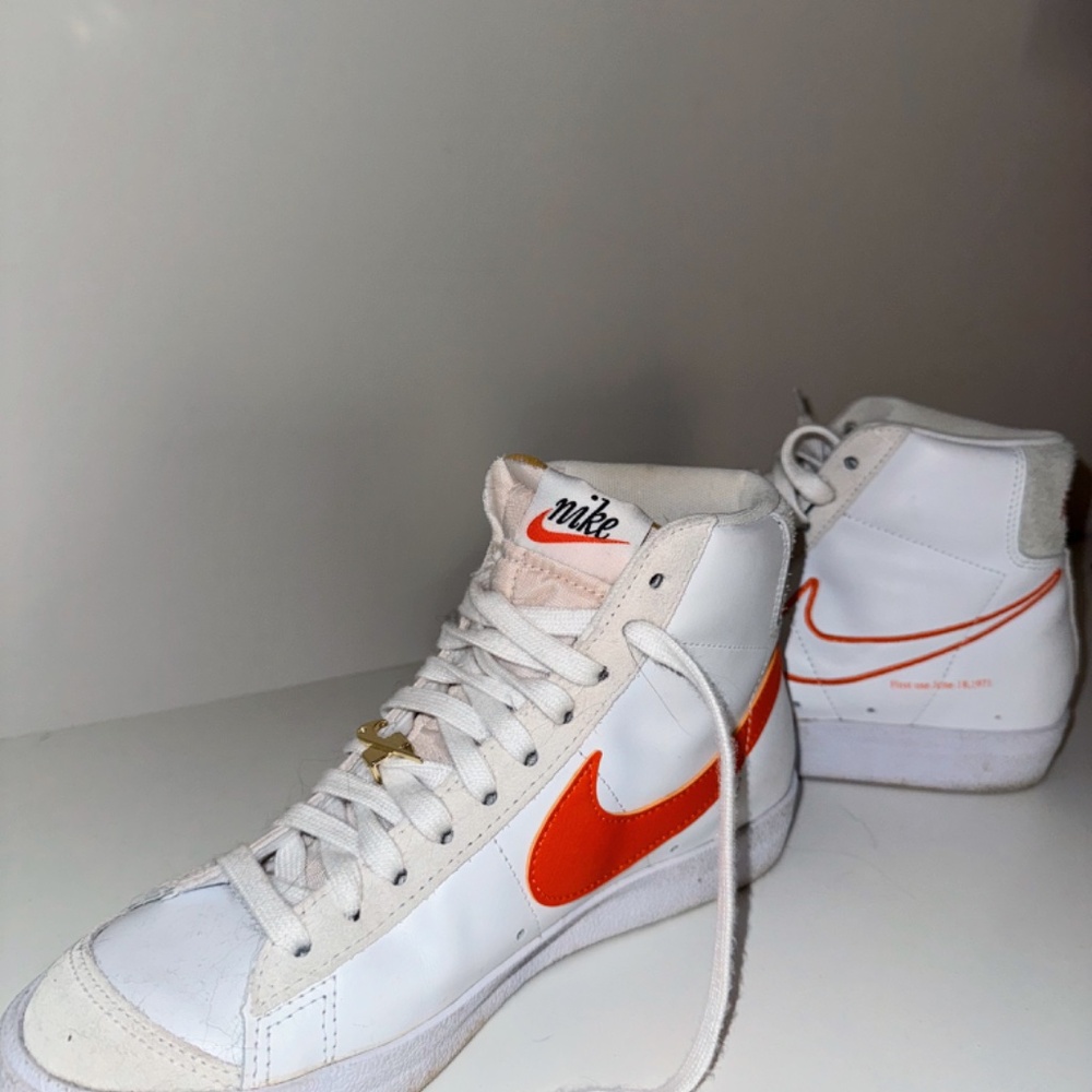 Nike Blazer Mid 77 SE - Picture 2 of 12